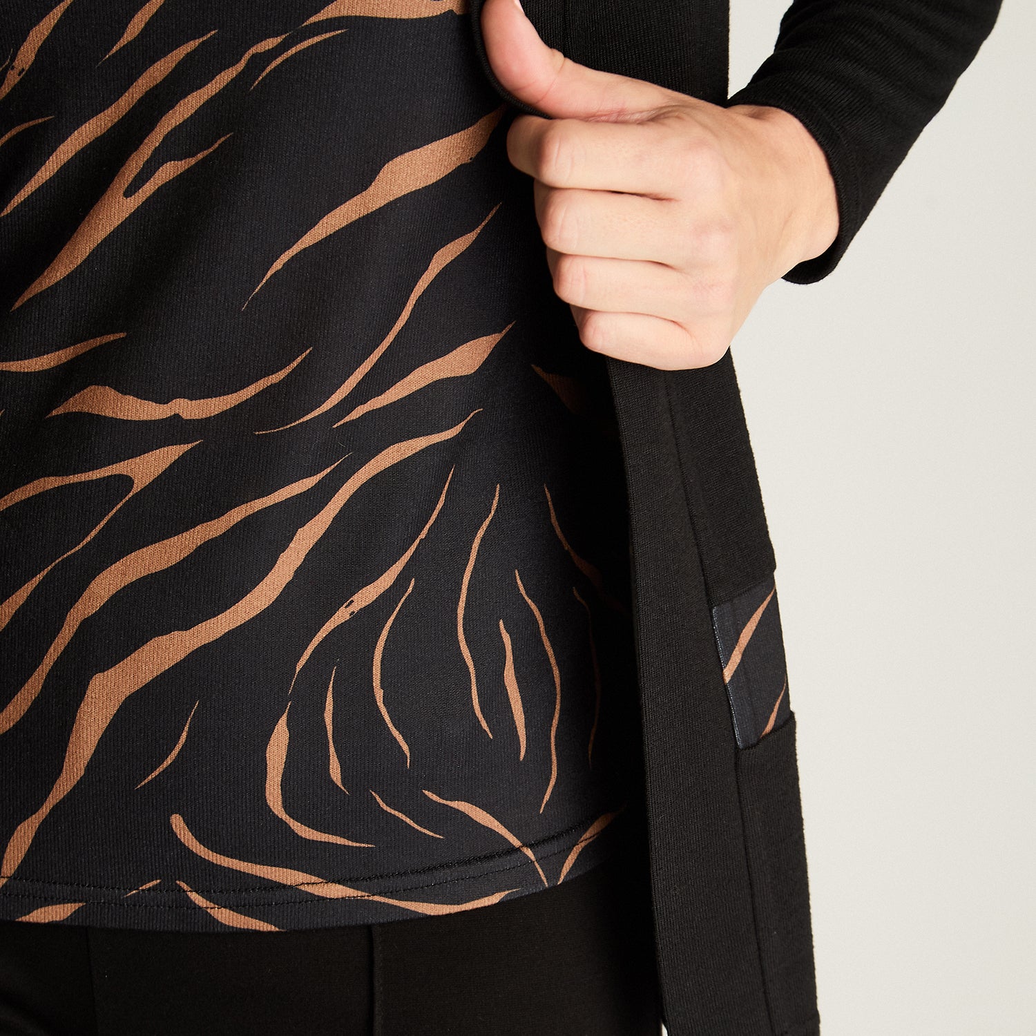 Polera Twin Set Con Tapado De Lanilla Negro