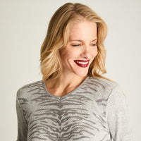 Polera Lanilla Con Aplicación Animal Print Flock Gris