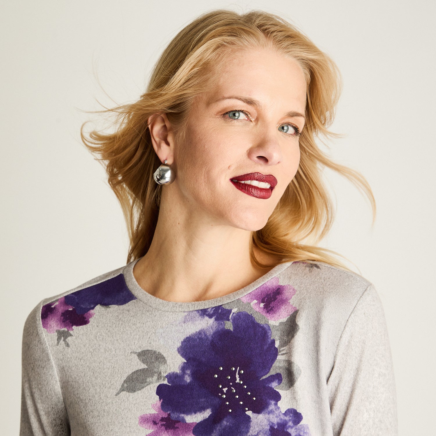 Polera Lanilla Estampada Con Strass Gris
