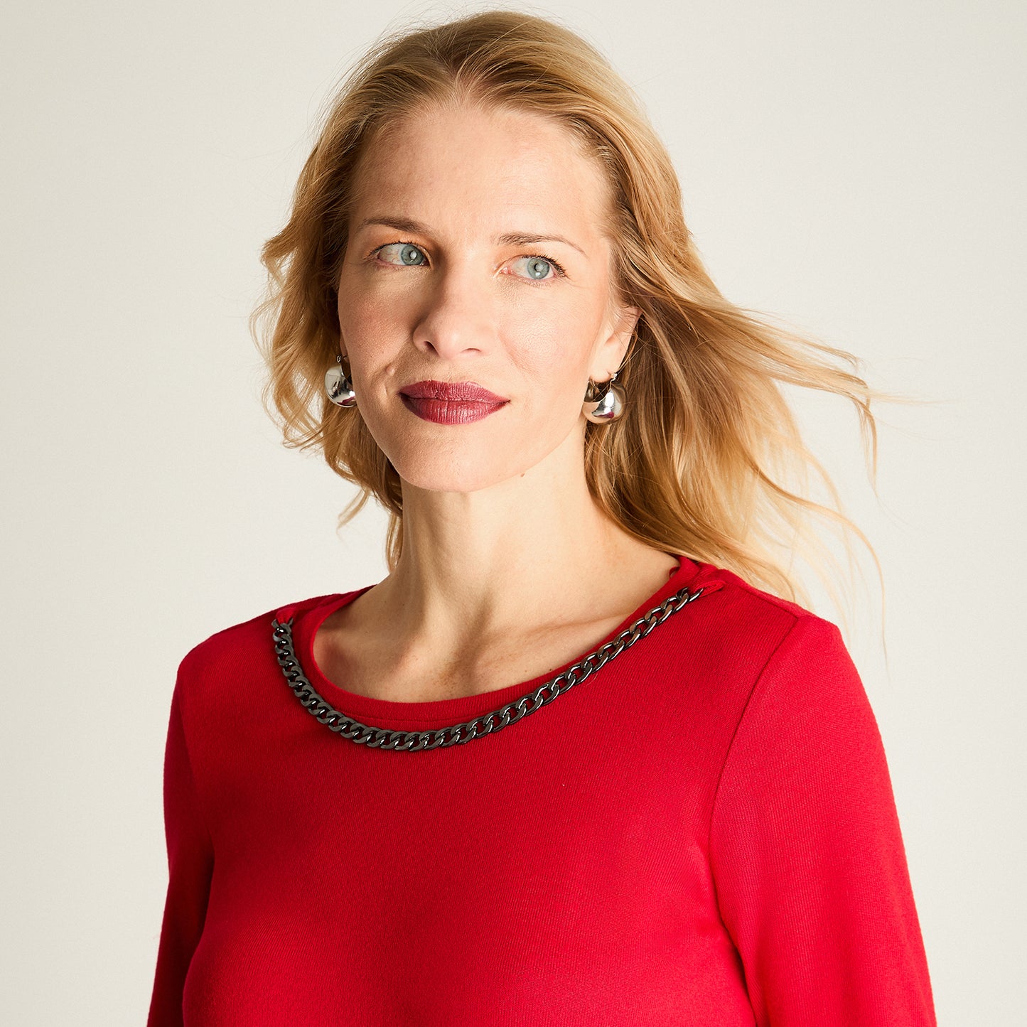 Polera De Lanilla Manga Larga Con Cadena En Escote Rojo