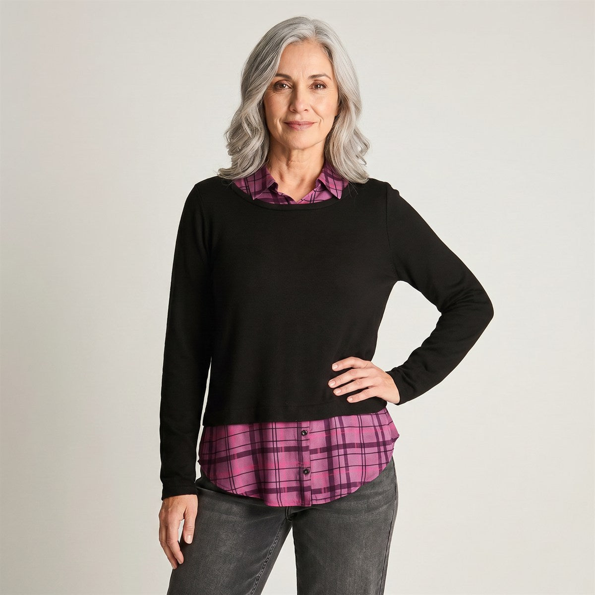 Blusa Fabric Mix Escocesa Negro en modelo adulta