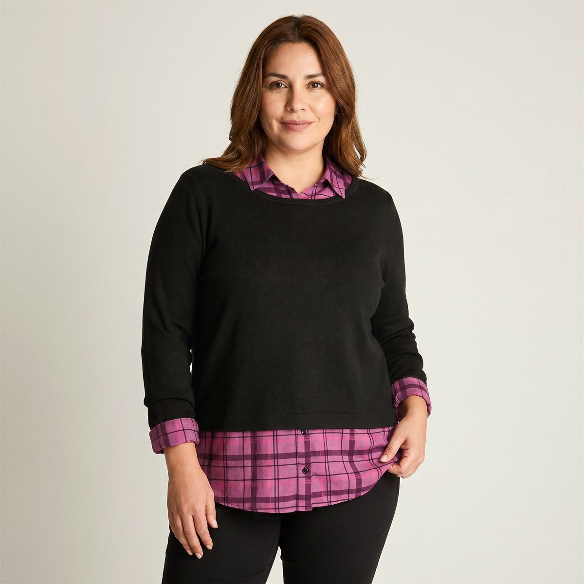 Blusa Fabric Mix Escocesa Negro en modelo plus size