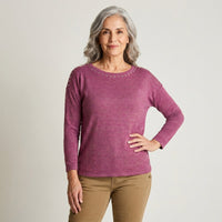Polera Lanilla Con Straps Magenta en modelo adulta