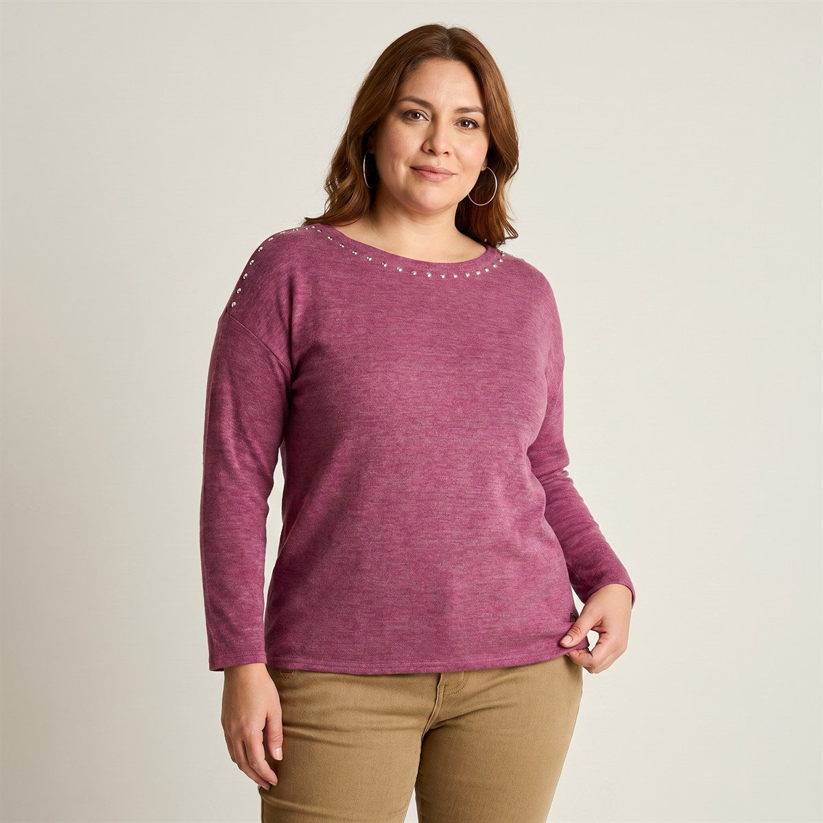 Polera Lanilla Con Straps Magenta en modelo plus size