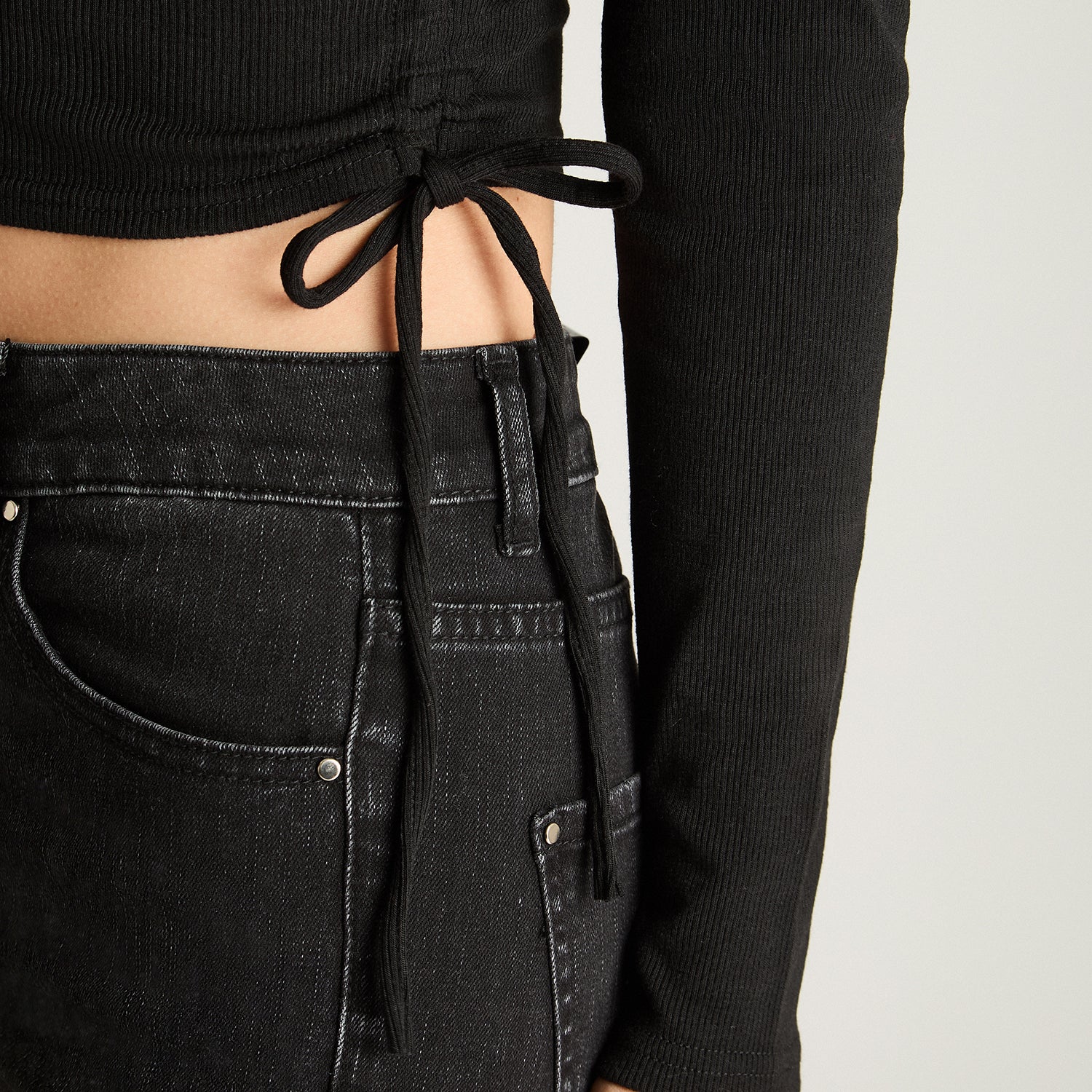 Polera Manga Larga Recogida Negro Acuarela