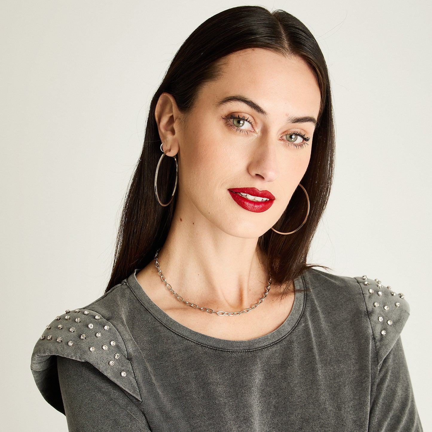 Polera Con Hombreras Y Straps Gris