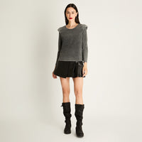 Polera Con Hombreras Y Straps Gris