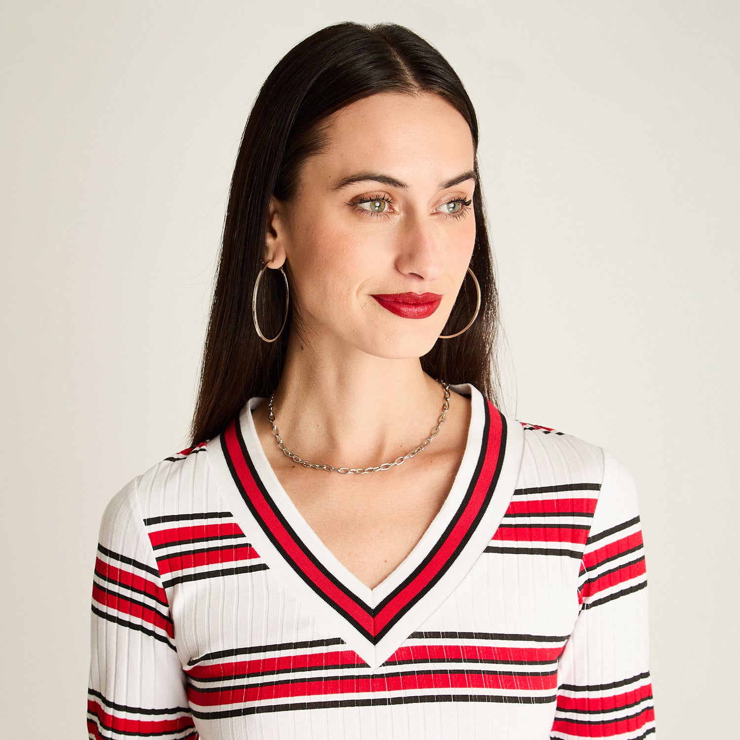 Polera Cuello V Listada Blanco