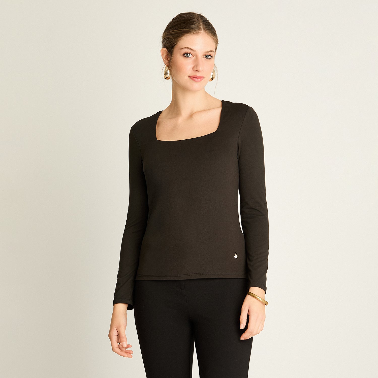 Polera Negra Cuello Cuadrado