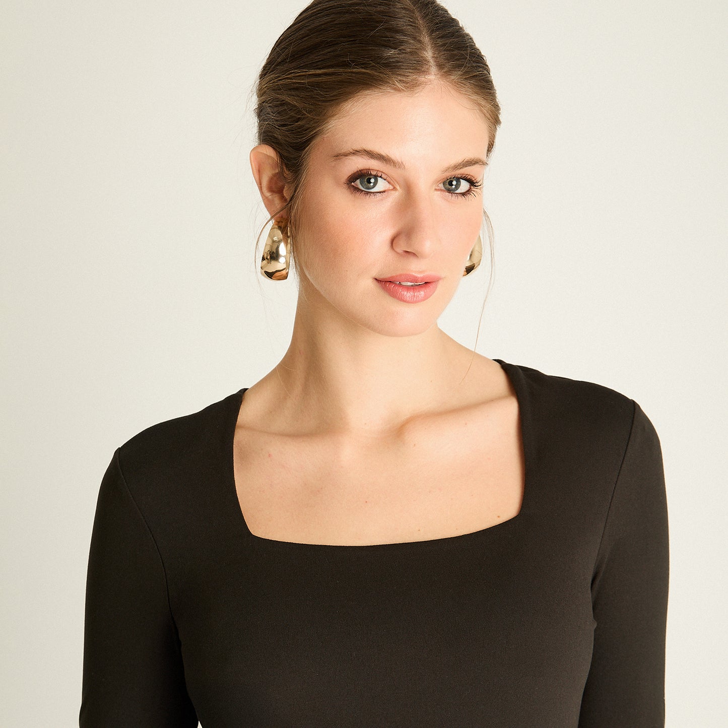 Polera Negra Cuello Cuadrado