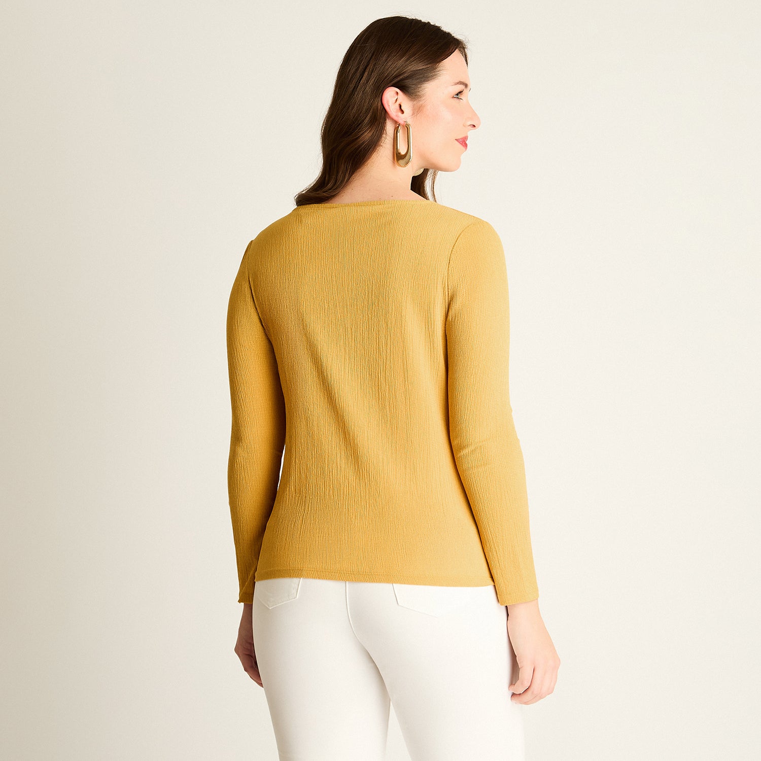Polera Mostaza con Detalle en Escote