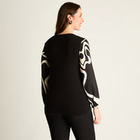 Polera Negra con Estampado Abstracto