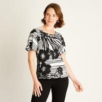 Polera Negra Estampada Manga Corta
