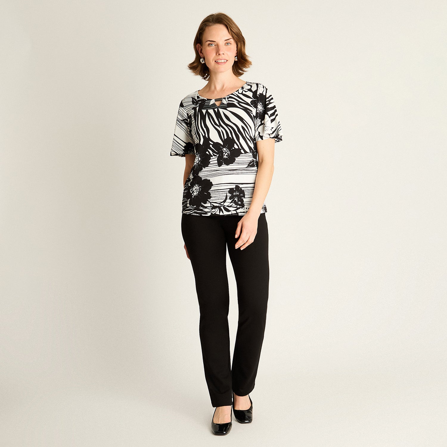 Polera Negra Estampada Manga Corta