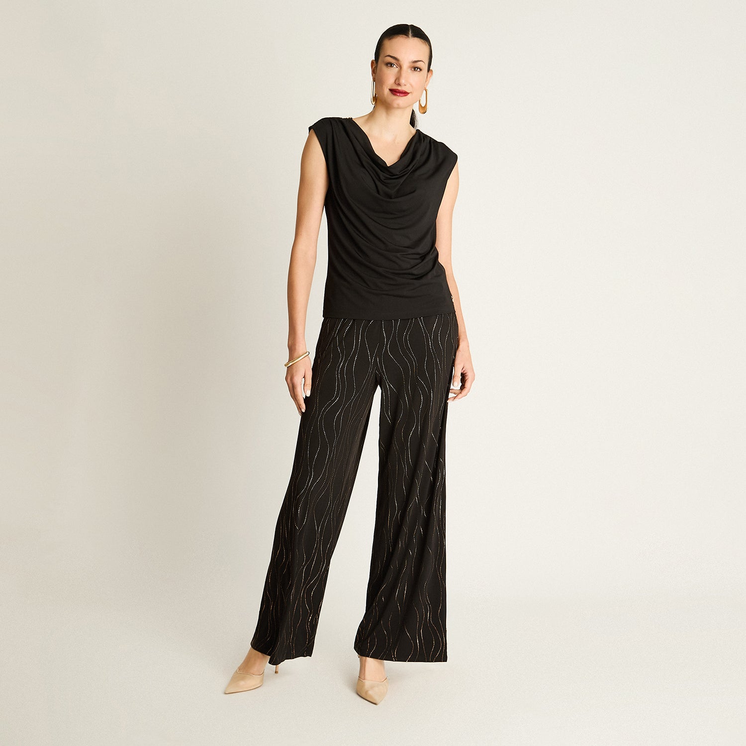 Polera Negra con Drapeado y Detalle de Brillos