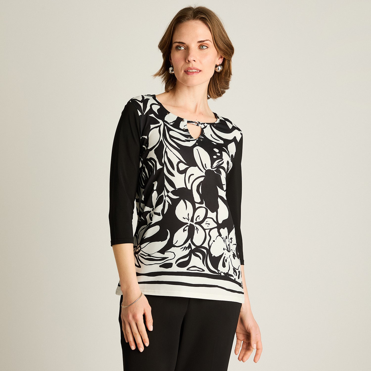 Polera Negro Floral Manga 3/4