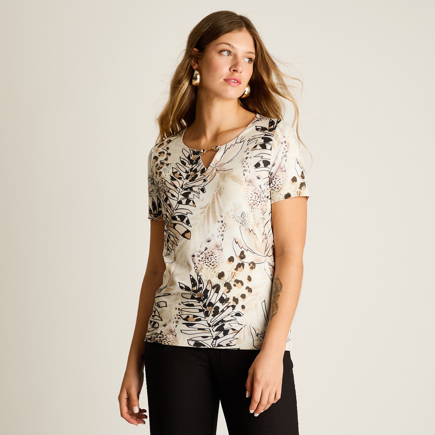 Polera Beige Estampado Natural Manga Corta