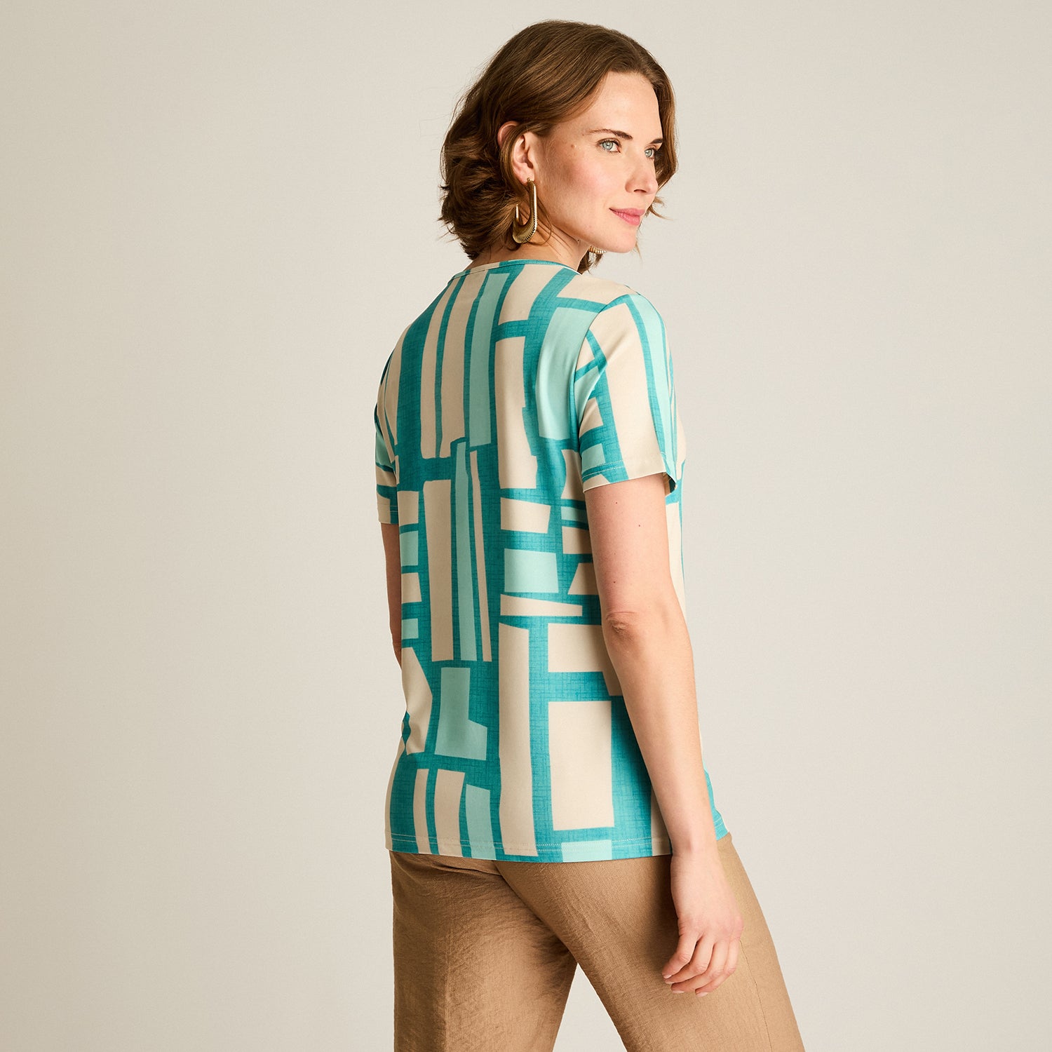 Polera Celeste Geométrica Manga Corta
