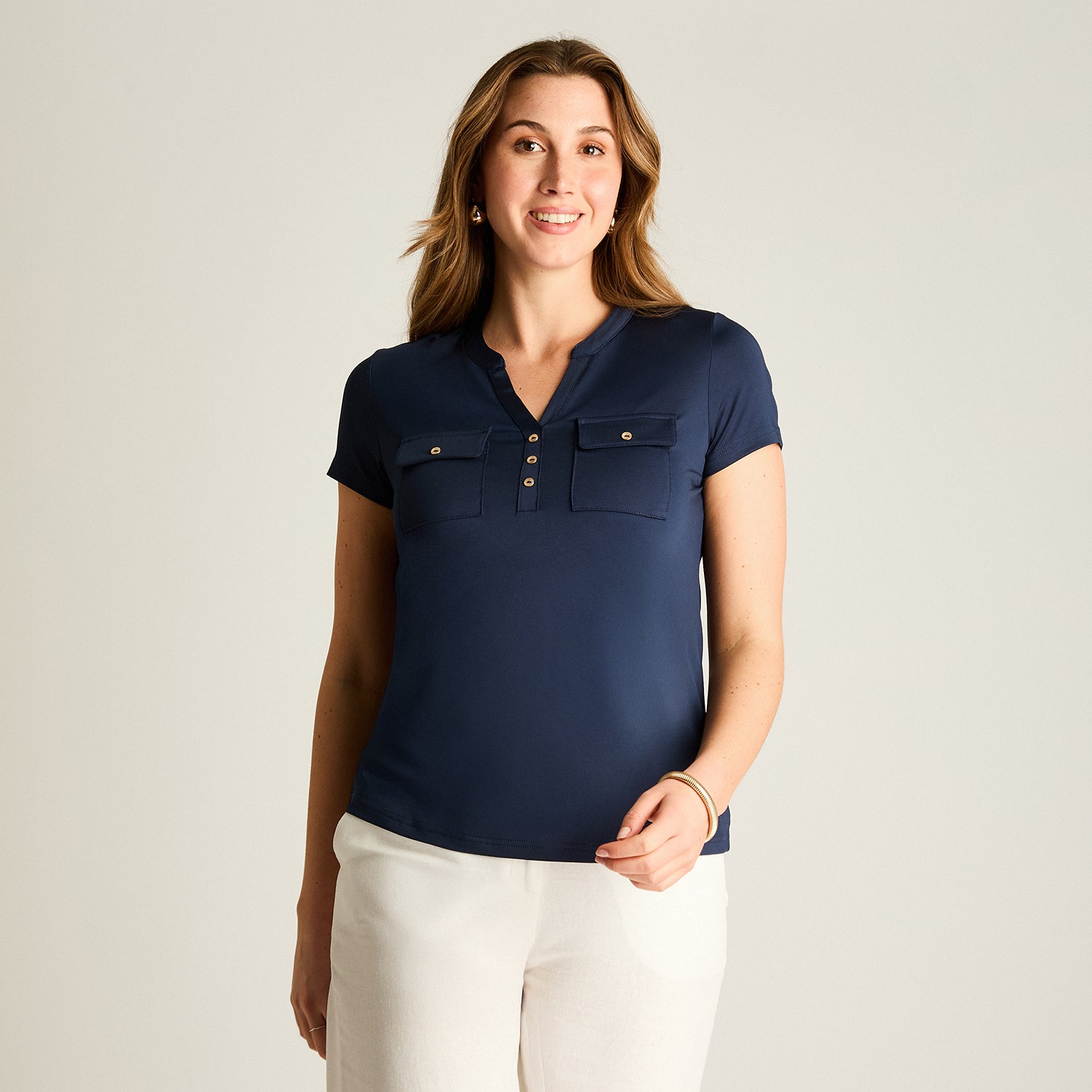 Polera Azul Bolsillos y Botones Manga Corta