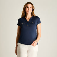 Polera Azul Bolsillos y Botones Manga Corta