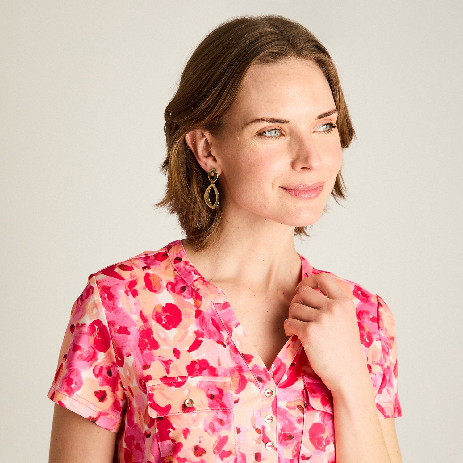 Polera Fucsia Estampado Floral Manga Corta