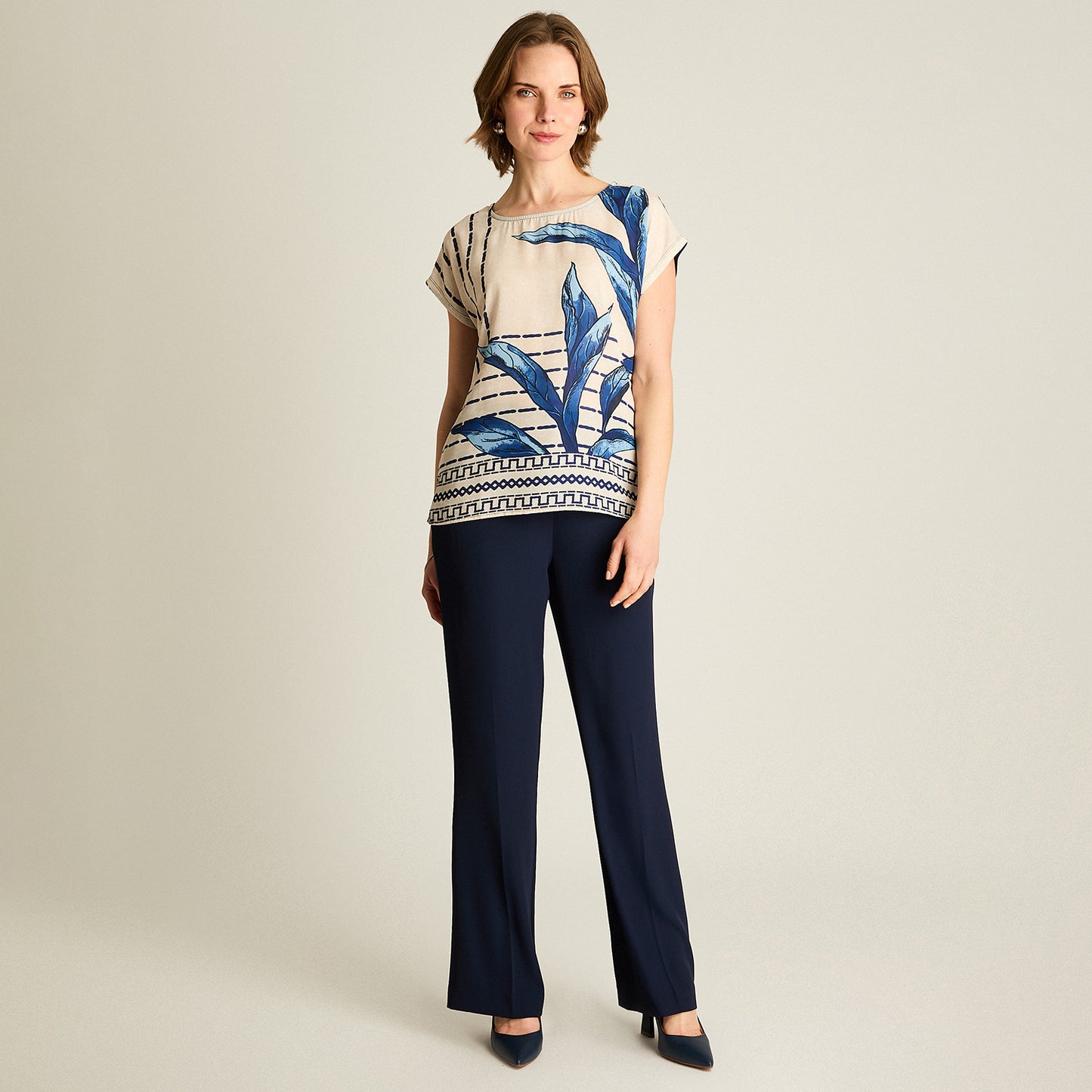 Polera Azul Estilo Geométrico con Hojas