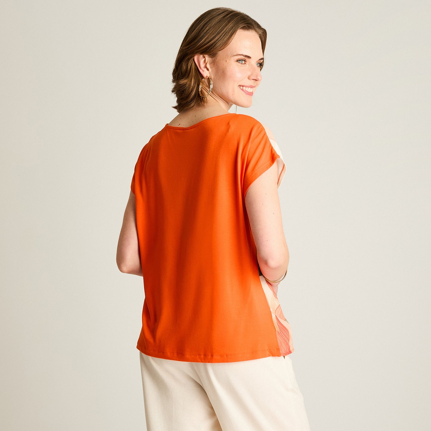 Polera Naranjo Floral Calce Holgado