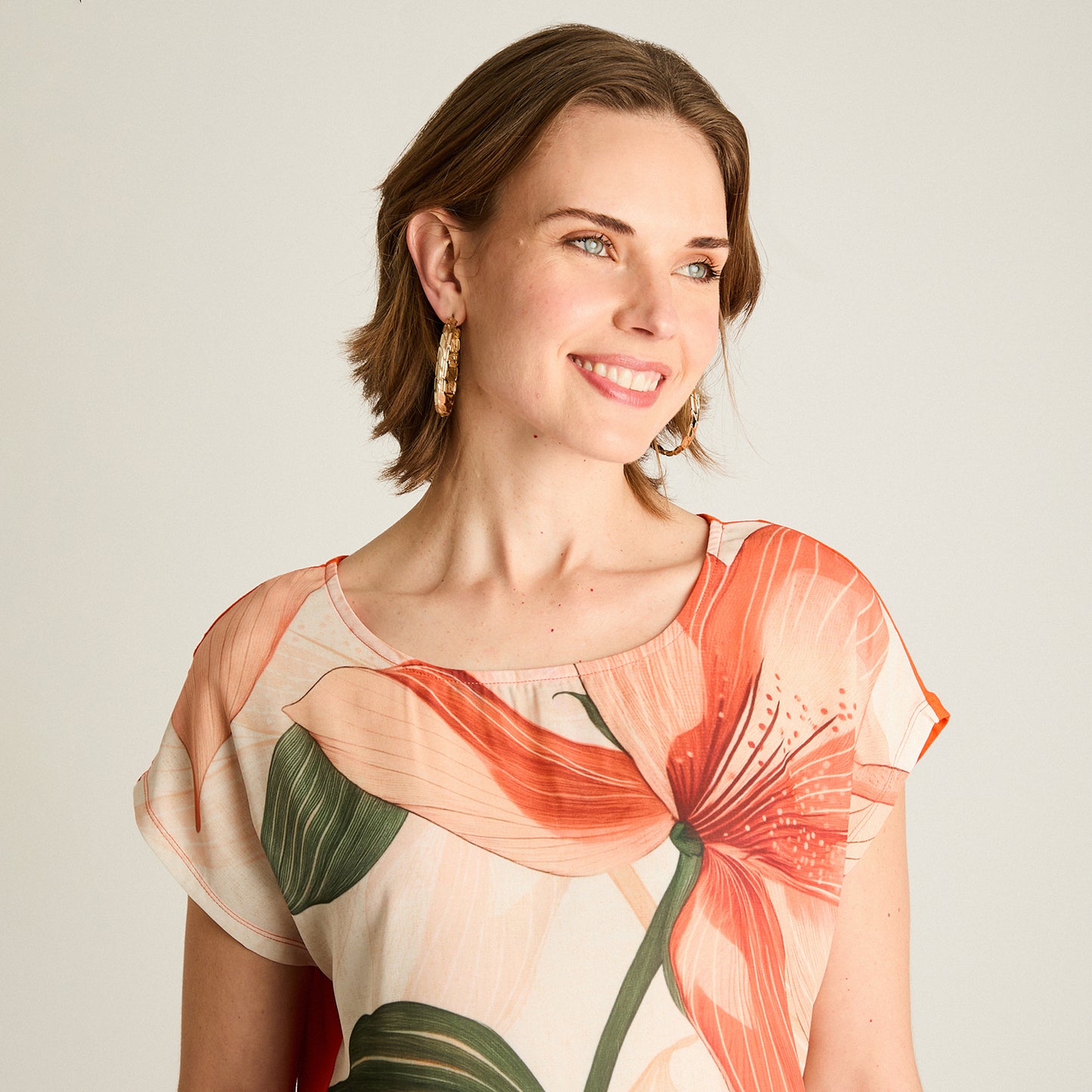 Polera Naranjo Floral Calce Holgado