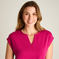 Polera Fucsia con Aplique Dorado