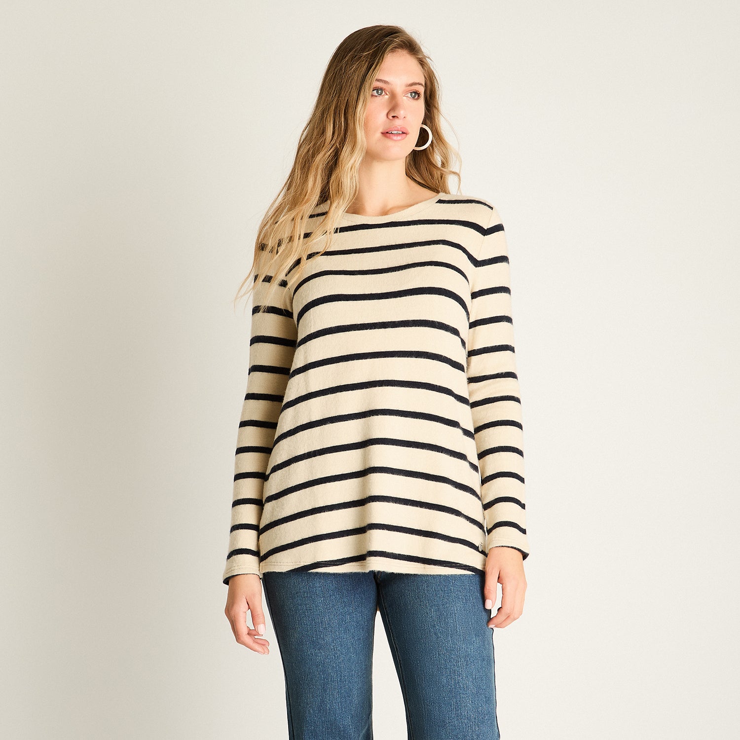 Polera Beige Manga Larga Elasticidad Media Sin Forro Calce Holgado