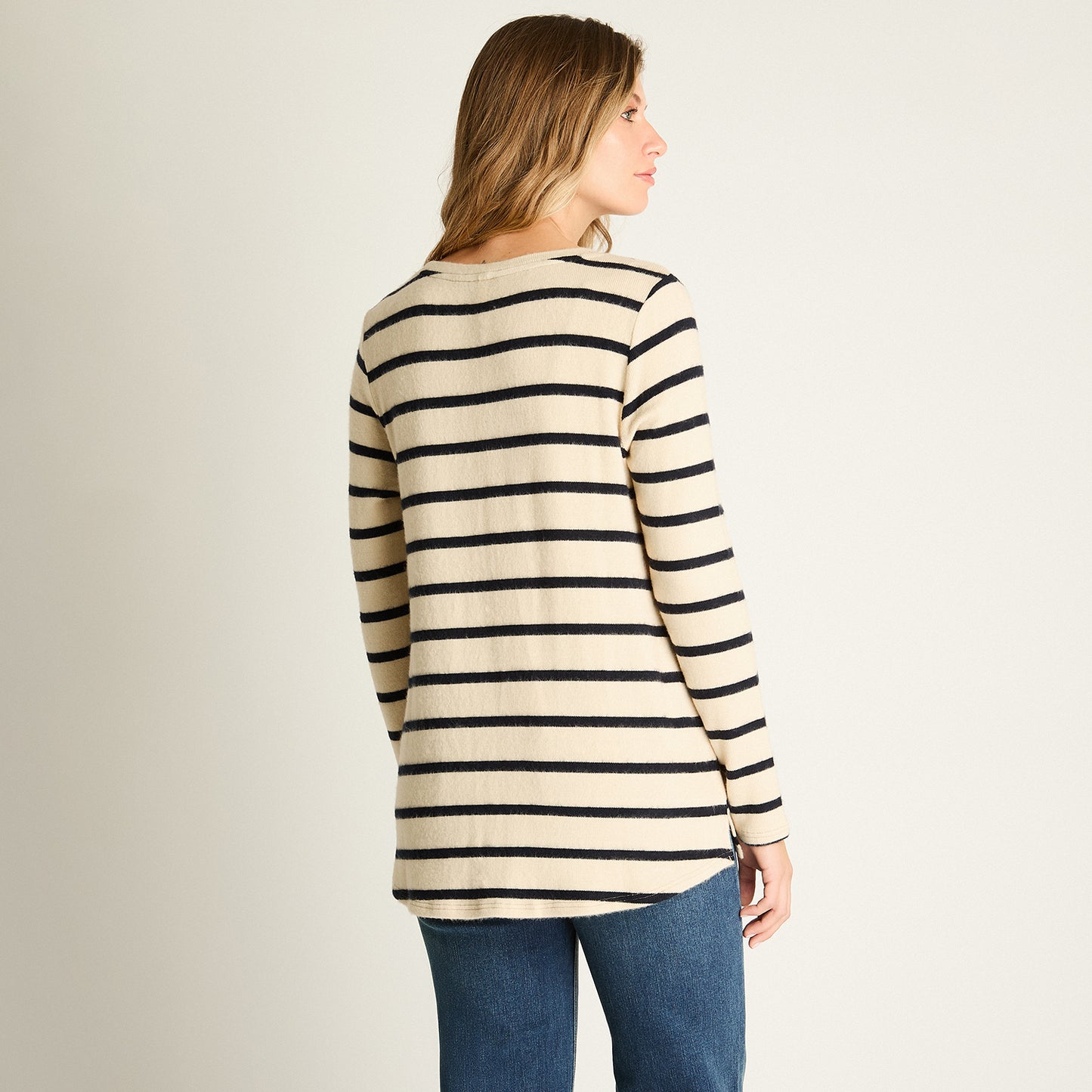 Polera Beige Manga Larga Elasticidad Media Sin Forro Calce Holgado