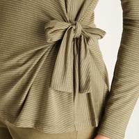 Polera Verde con Nudo Lateral