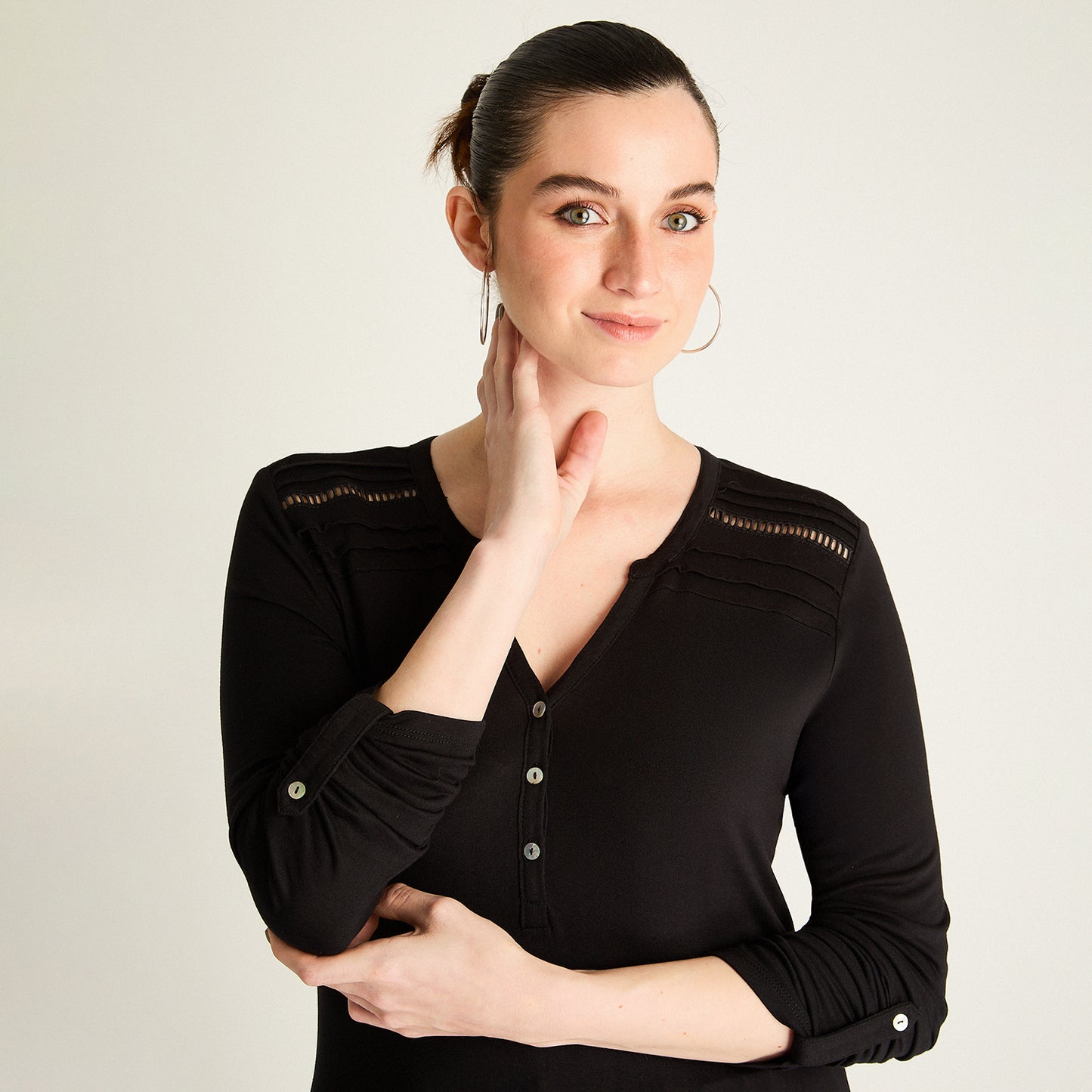 Polera Negra con Botones