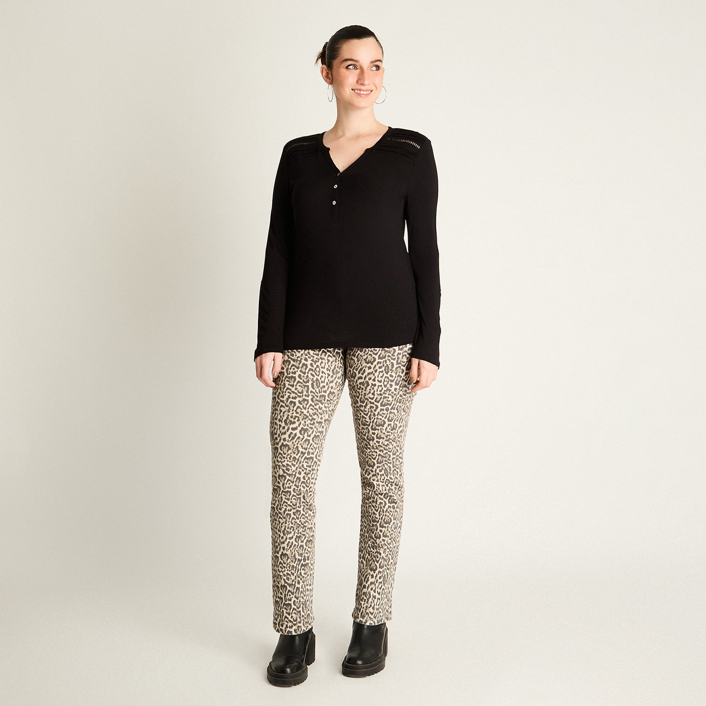 Polera Negra con Botones