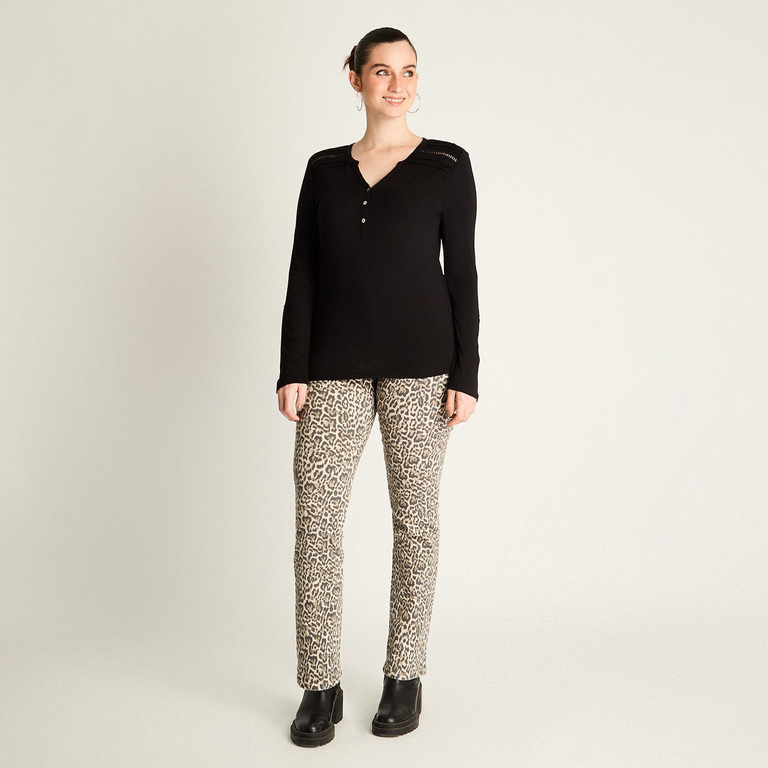 Polera Negra con Botones