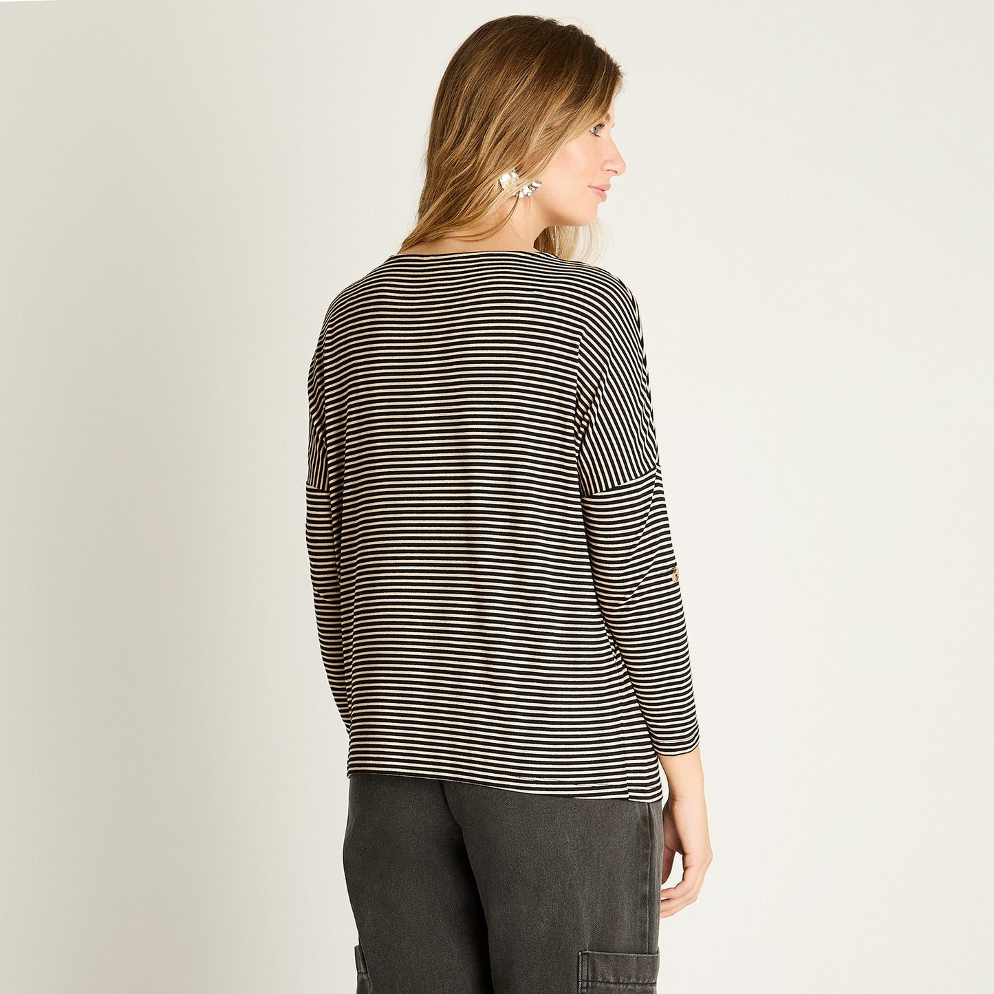 Polera Camel Manga Larga Elasticidad Media Sin Forro Calce Holgado