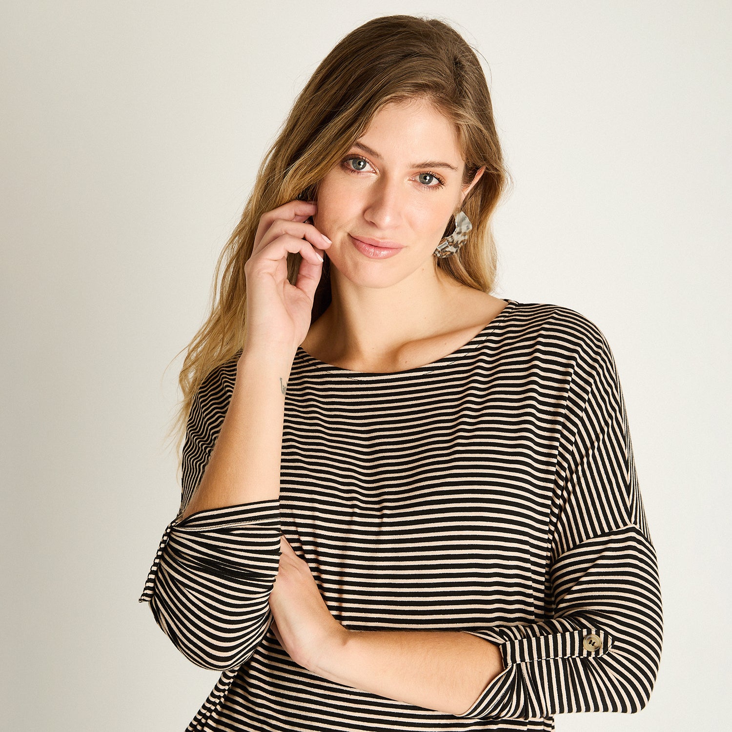 Polera Camel Manga Larga Elasticidad Media Sin Forro Calce Holgado