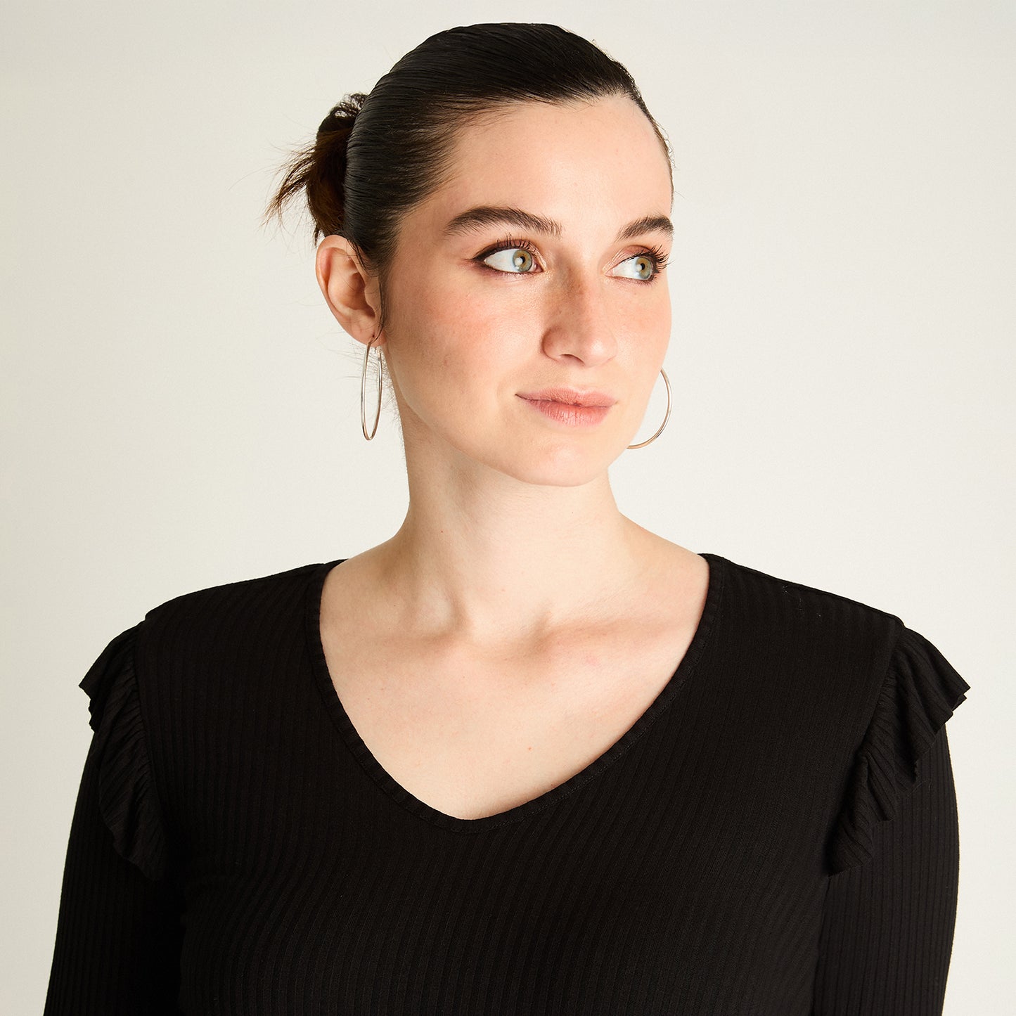 Polera Negra con Volantes