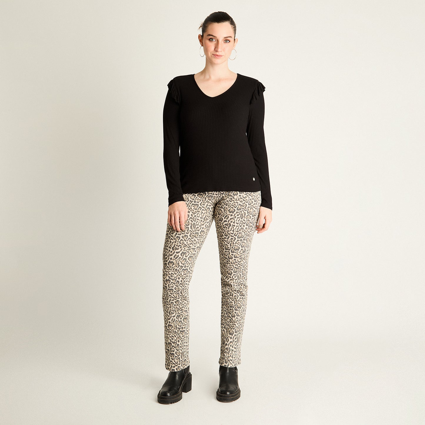 Polera Negra con Volantes