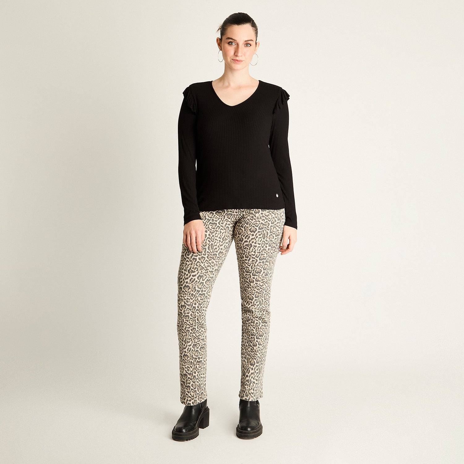 Polera Negra con Volantes