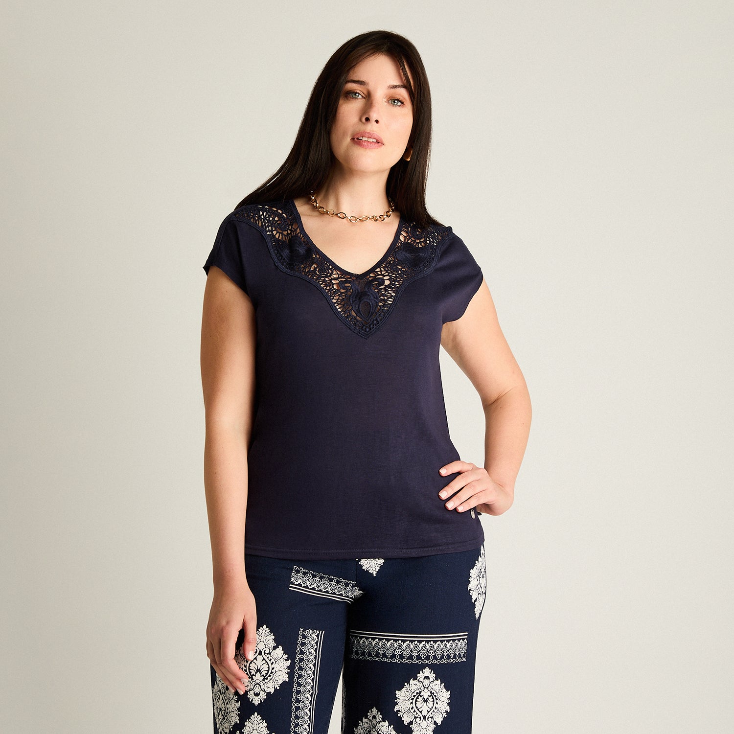 Polera Azul Manga Corta con Escote en V
