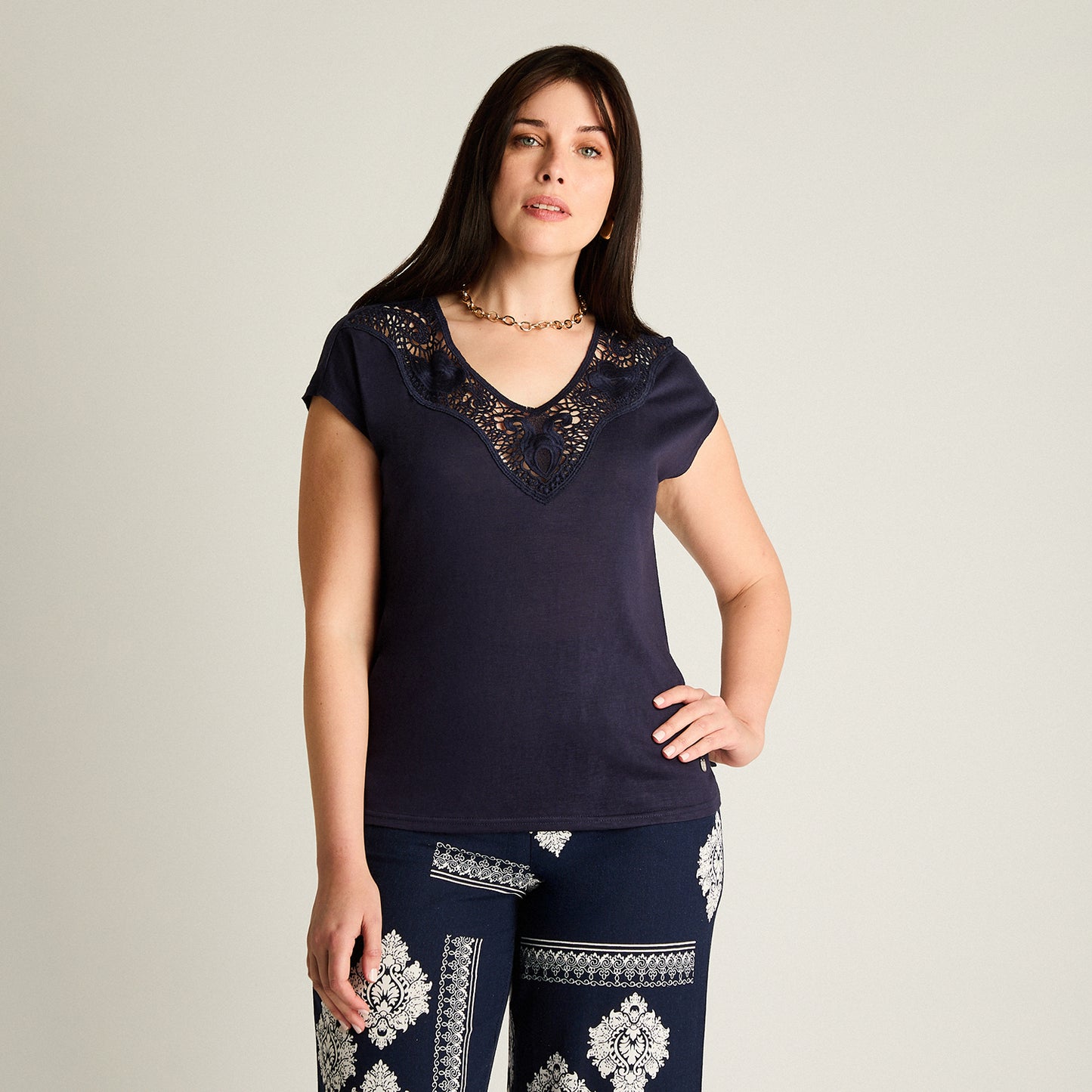 Polera Azul Manga Corta con Escote en V