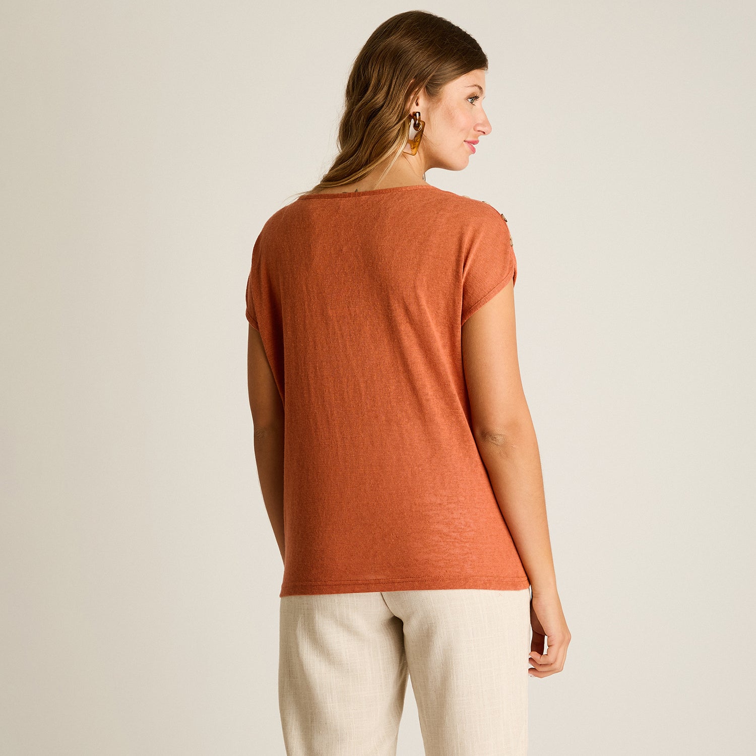 Polera Terracota Manga Corta Elasticidad Media Sin Forro Calce Holgado