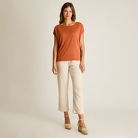 Polera Terracota Manga Corta Elasticidad Media Sin Forro Calce Holgado