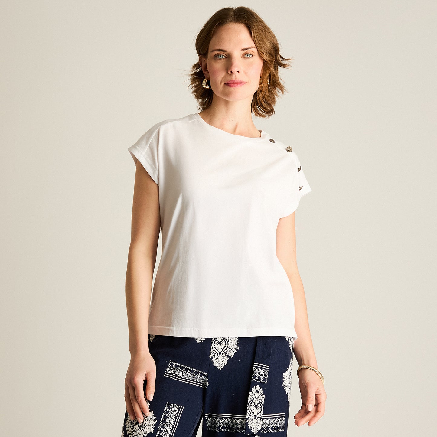 Polera Blanco Manga Corta Elasticidad Media Sin Forro Calce Holgado