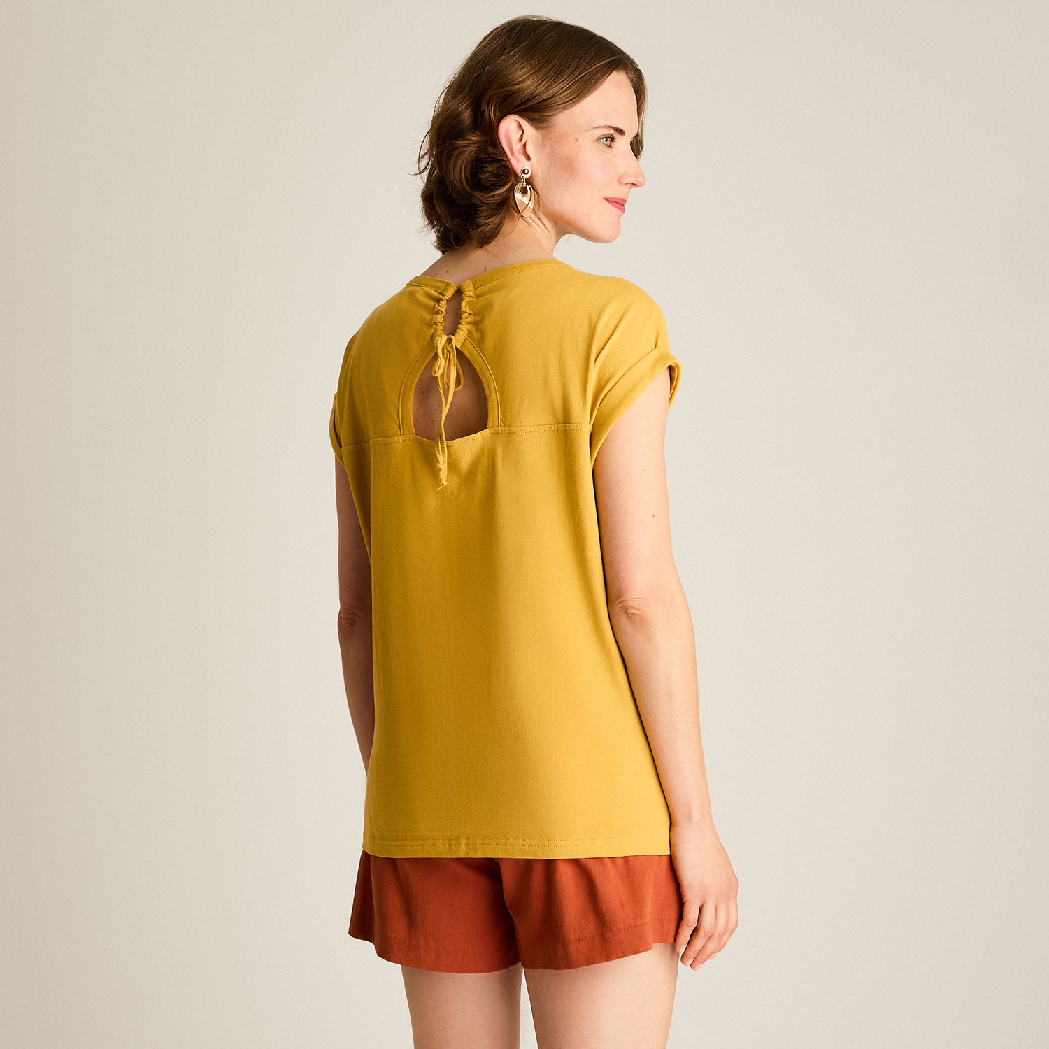 Polera Mostaza con Estampado