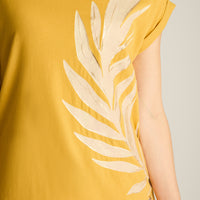 Polera Mostaza con Estampado