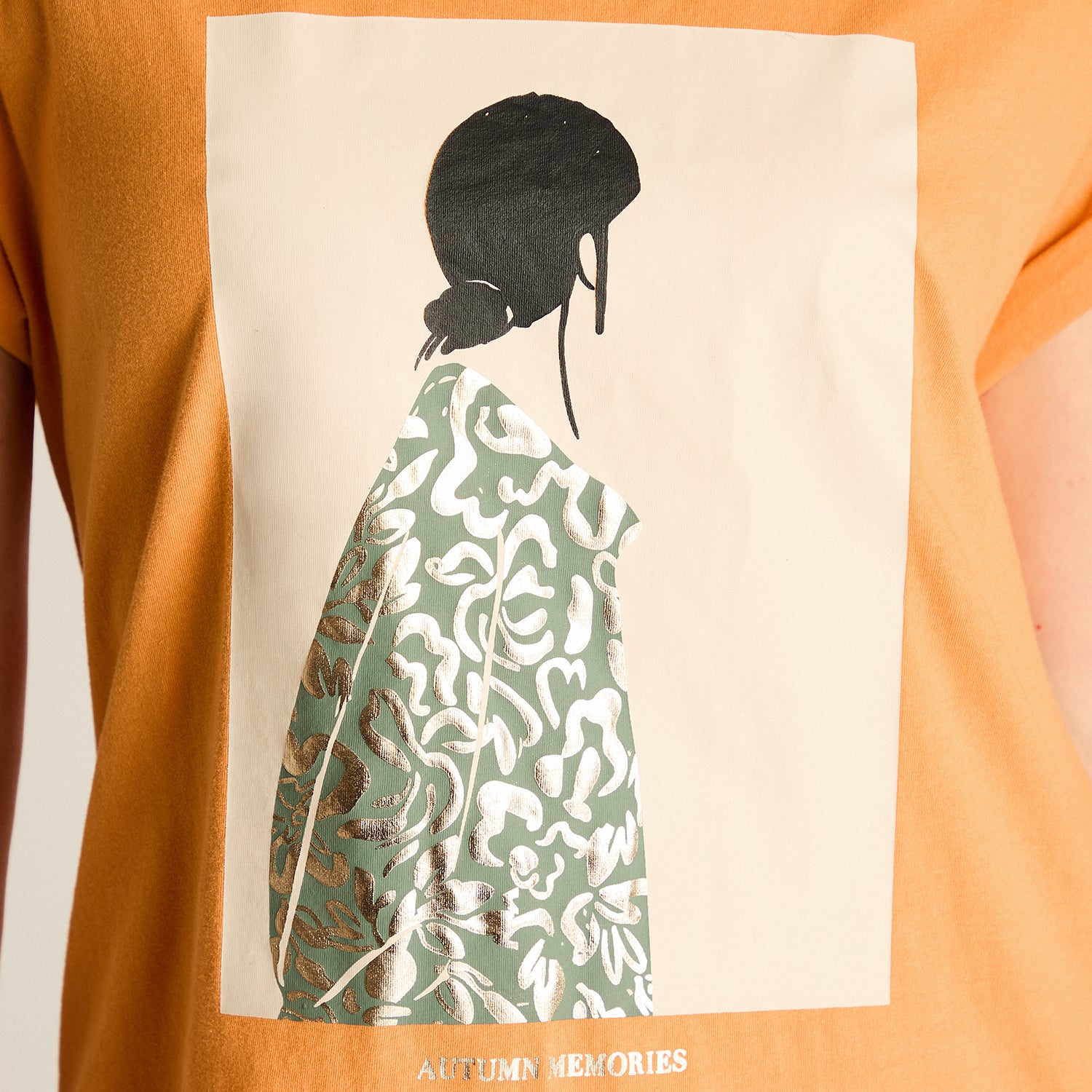 Polera Naranjo Manga Corta Elasticidad Media Sin Forro Calce Normal