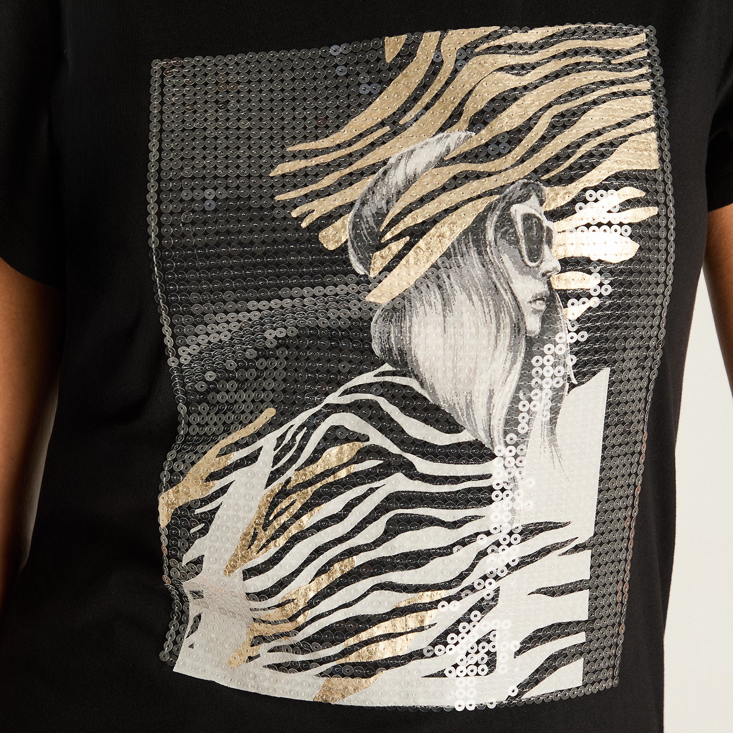 Polera Negro Manga Corta Elasticidad Media Sin Forro Calce Normal