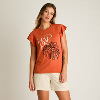 Polera Terracota Manga Corta Elasticidad Media Sin Forro Calce Normal